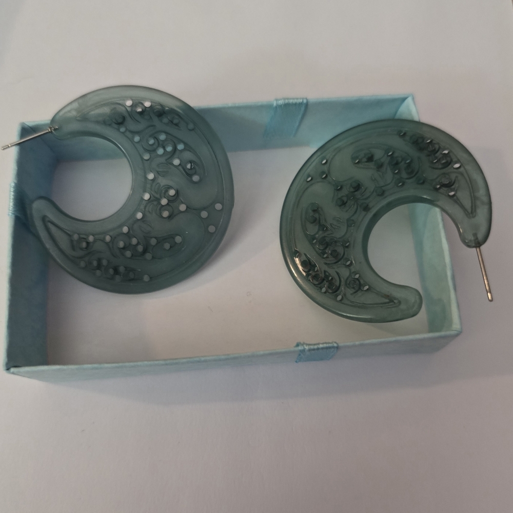 Vtg AVON – Jade Tone” Faux Jade Lucite Hoop Post Earrings